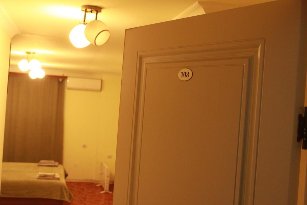 Hotel International Jerevan Exteriör bild